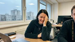 Historka: Rok som sedela pri okne v kancli, kým som si všimla tvár