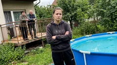 Myslela som si, že šetrím na školu. Pravda ma čakala na dvore