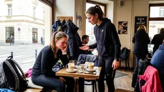 Najlepšia kamarátka ma v bratislavskej kaviarni prefackala. Dôvod mi vyrazil dych