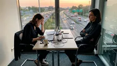 Jeden „nevinný“ e-mail o kolegyni a zrazu som sedela u riaditeľky