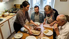 Životná historka: Na prvú večeru prišli jeho starí rodičia, no jedna veta ma zaskočila
