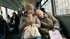 Ranná jazda autobusom, po ktorej už neviem len bezmyšlienkovite scrollovať mobil