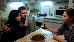 Mama vytiahla rodinný prsteň a z mojej tajnej zrady sa stal zásnubný deň