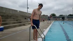 Krátky príbeh: Na kúpalisku si ma malé dievčatko splietlo s „tetou“